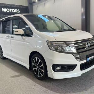 ホンダ STEPWAGON SPADA Z (2014)