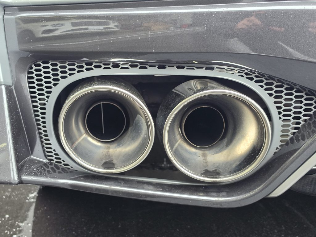 チタン製クアッドエキゾーストの仕上げ