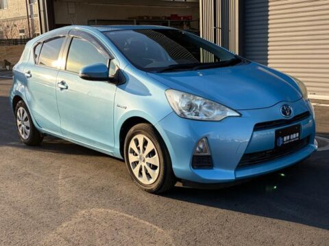 2013 トヨタ AQUA